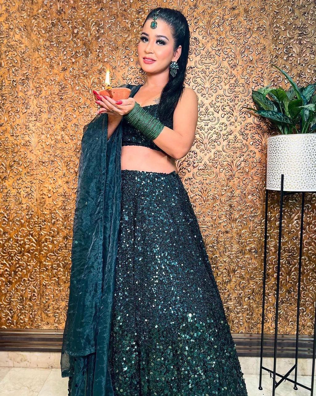 GREEN VELVET SEQUNIES WORK LEHENGHA