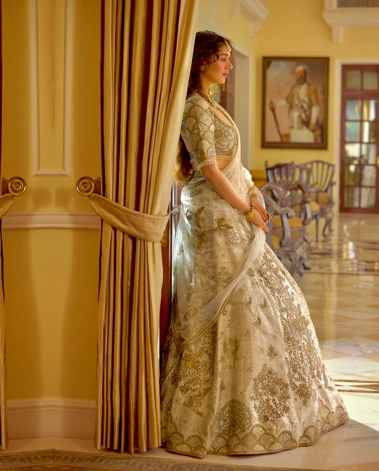 Aditi Rao Off White Slub Silk Zari Sequins Bridal Lehenga Choli