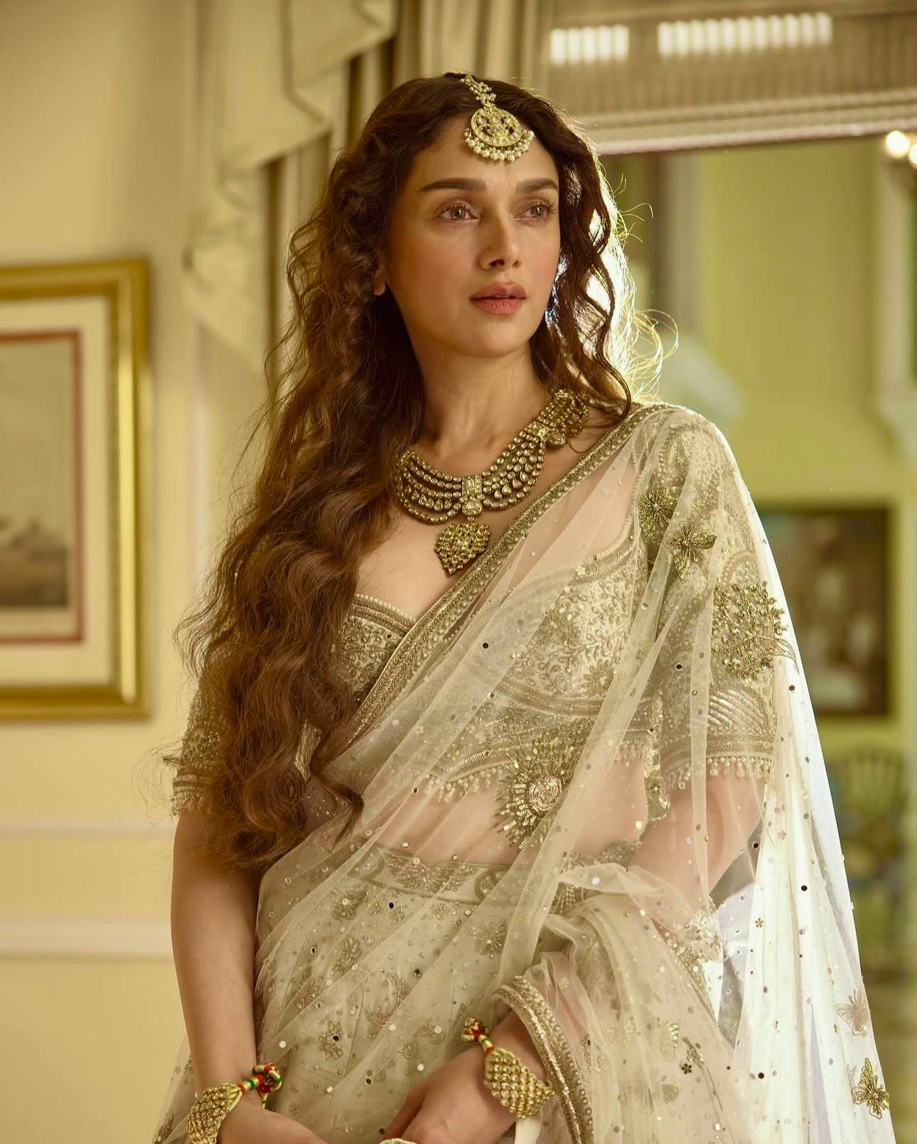 Aditi Rao Off White Slub Silk Zari Sequins Bridal Lehenga Choli