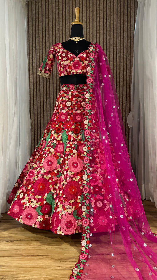 Tapeta Velvet Chainstich Lehengha Choli