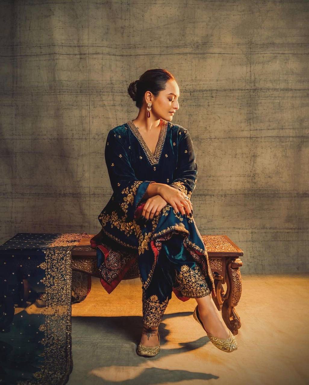 Blue Queen Premium Velvet Set