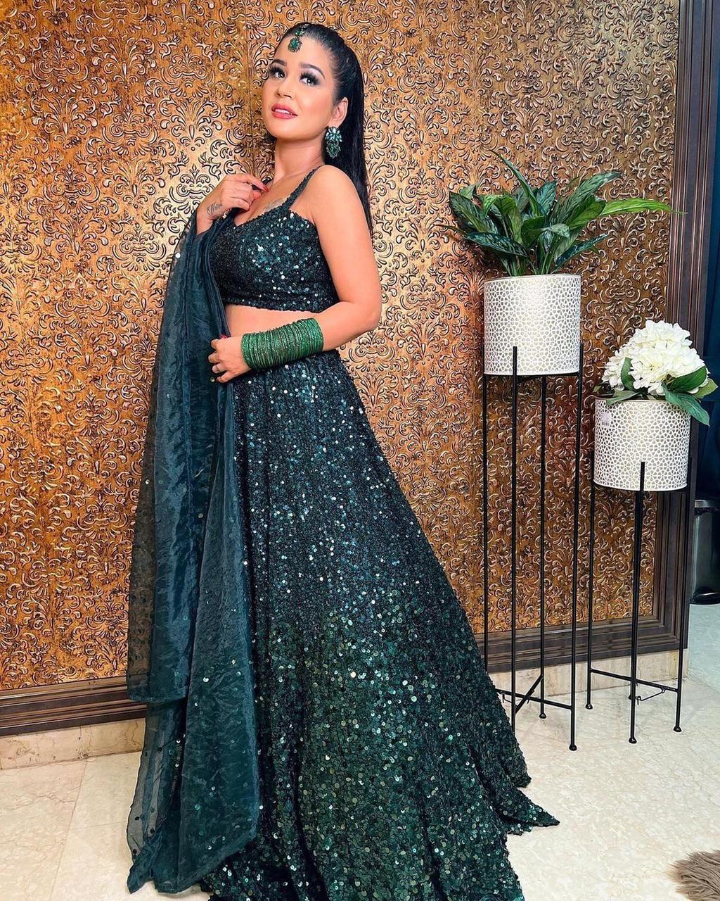 GREEN VELVET SEQUNIES WORK LEHENGHA